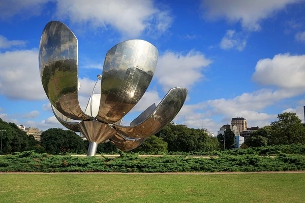 Floralis-Generica-is-a-sculpture-Buenos-Aires
