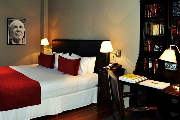 Writers-Room-Legado-Mitico-Hotel-1