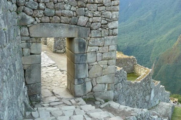 Archaeological-Tour-of-Peru-6-600x400-1