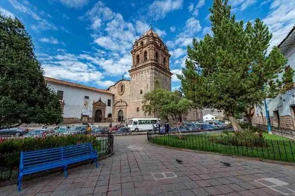 Colonial-Plaza-Cusco-Peru-1-600x400-1