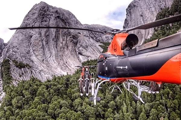 Helicopter-Flight-Cochamo-Route-©-Hotel-AWA