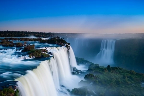 Iguazu-Falls-Totally-Latin-America-SHUTTER