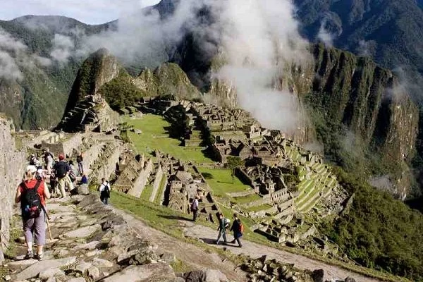Inca-Trail-Arriving-into-Machu-Picchu-600x400-1