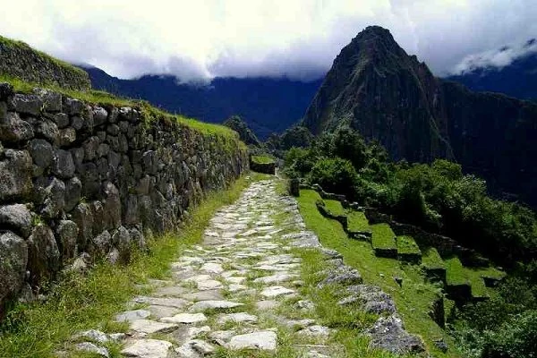 Inca-Trail-to-Machu-Picchu-Arriving-Machu-Picchu-600x400-1