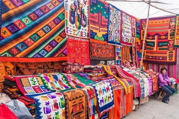 Indigenous-Market-at-Pisac-Sacred-Valley