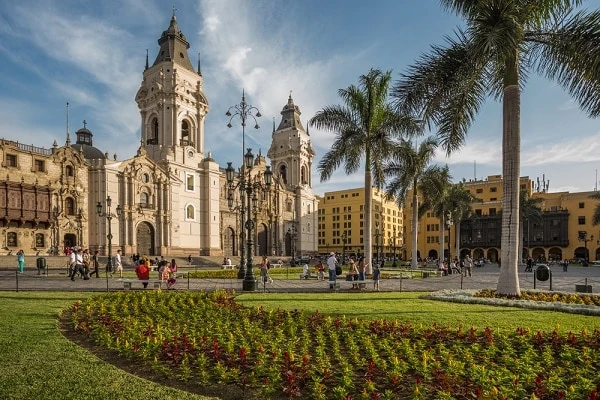Lima-Cathedral-Plaza-de-Armas