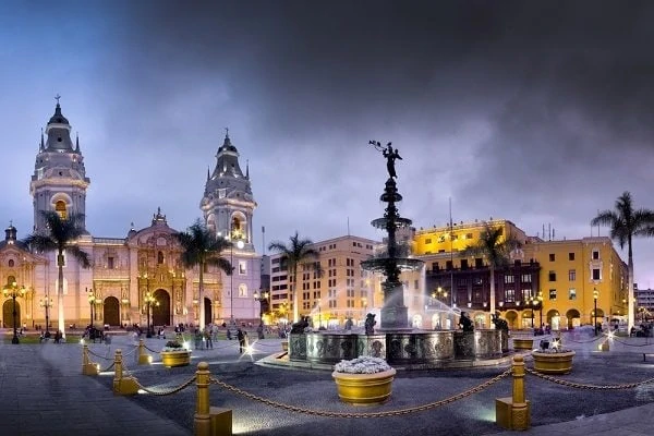 Lima-Plaza-Mayor-Colonial-Center-600x400-1
