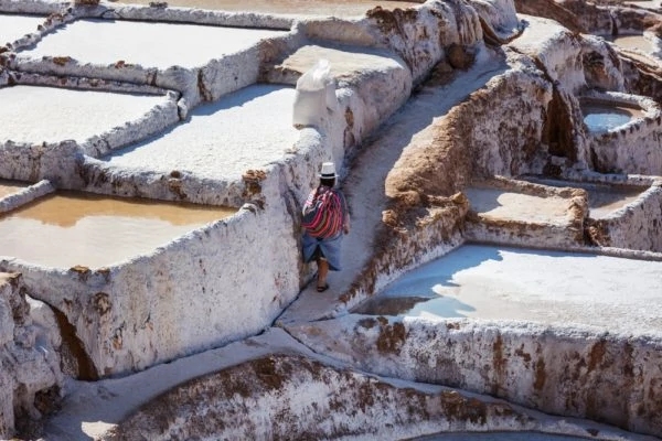 Maras-salt-ponds-located-at-the-Urubamba-Peru-USED-600x400-1