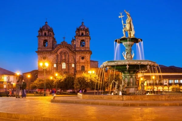 Plaza-de-Armas-Cusco-at-sunset-600x400-2