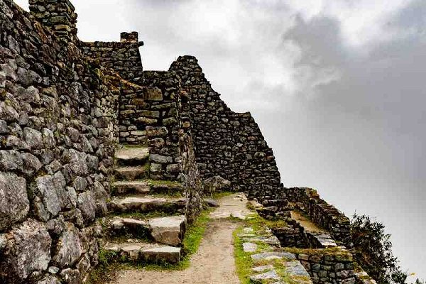 Sayacmarca-Ruins-Inca-Trail-600x400-1