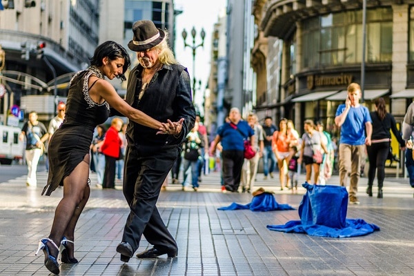 Tango-Dancers-Buenos-Aires