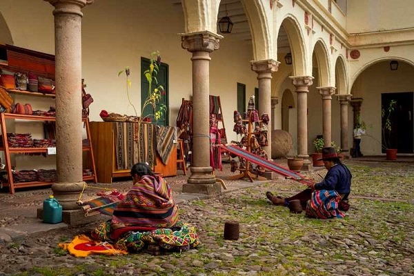 Traditional-weaving-Cusco-Peru