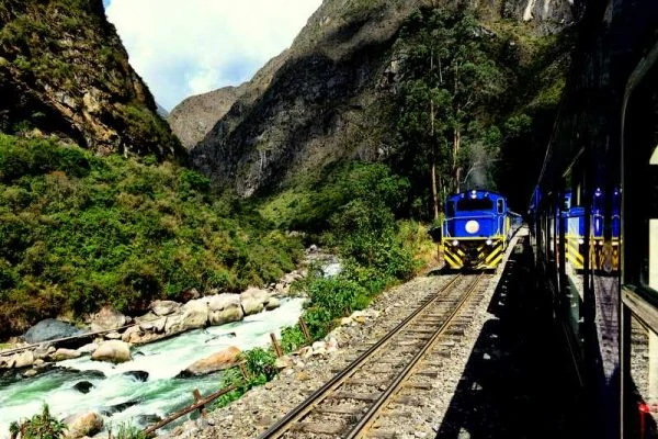 Train-Ride-to-Machu-Picchu-600x400-1